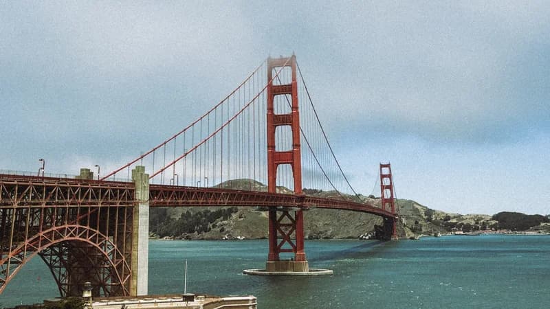 Debrief. Episode 1: Crossing Impossible Distances