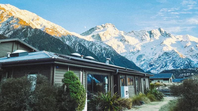 Debrief. Episode 3: Hostel Chronicles